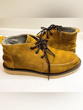 Toms Suede Camel Chukka Boots